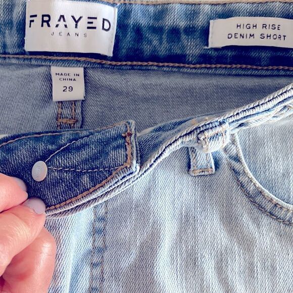 NWOT Frayed High Rise Denim Short Frayed Hem Light Wash Zip Up - Picture 5 of 7